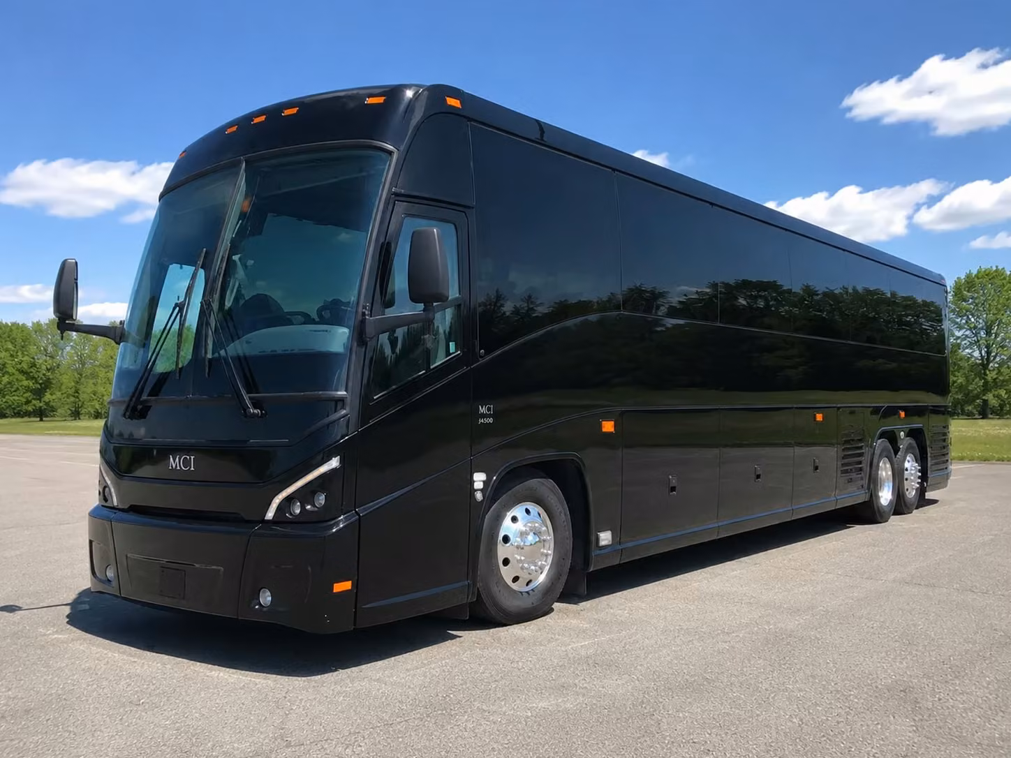 corporate groups in nampa count on charter buses for seamless airport transfers